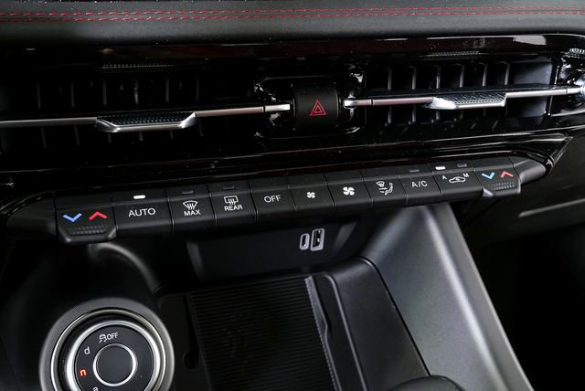 New 2026 Alfa Romeo Tonale w/ Red Premium Package image 17