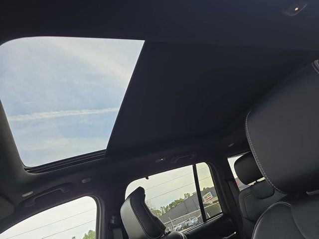 Used 2025 Jeep Grand Cherokee Overland w/ Adv Protech Group III image 29