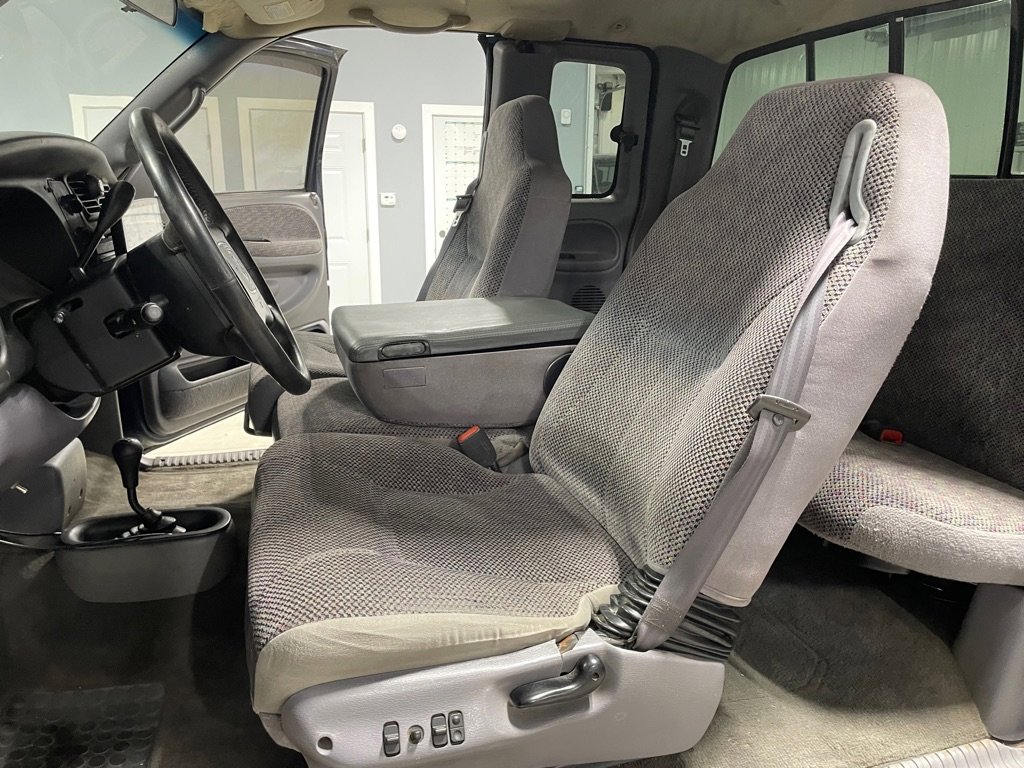 Used 2000 Dodge Ram 1500 Truck SLT image 11