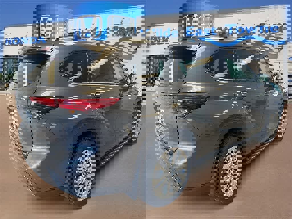 Used 2023 Toyota Highlander Limited image 8