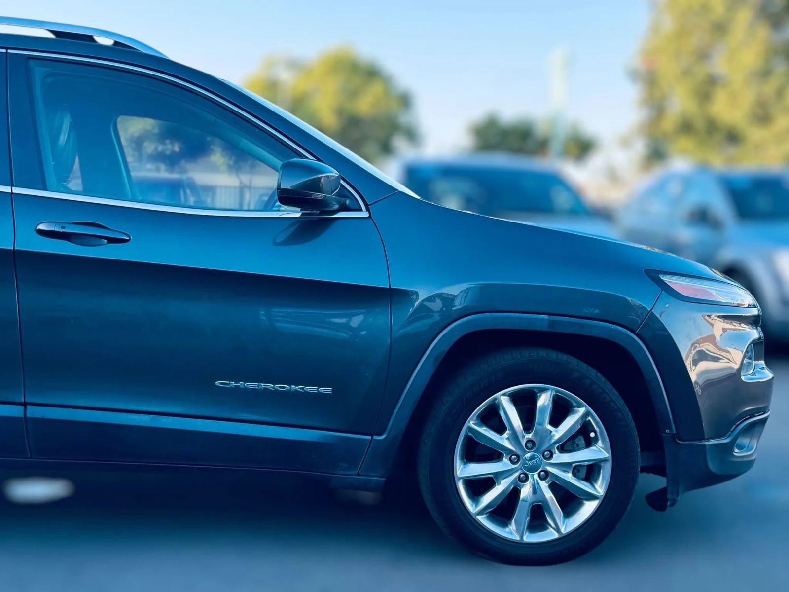 Used 2016 Jeep Cherokee Limited image 6