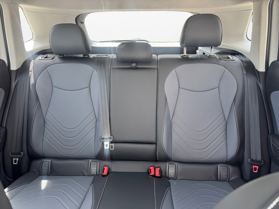 New 2026 Volkswagen Tiguan SE FWD image 12