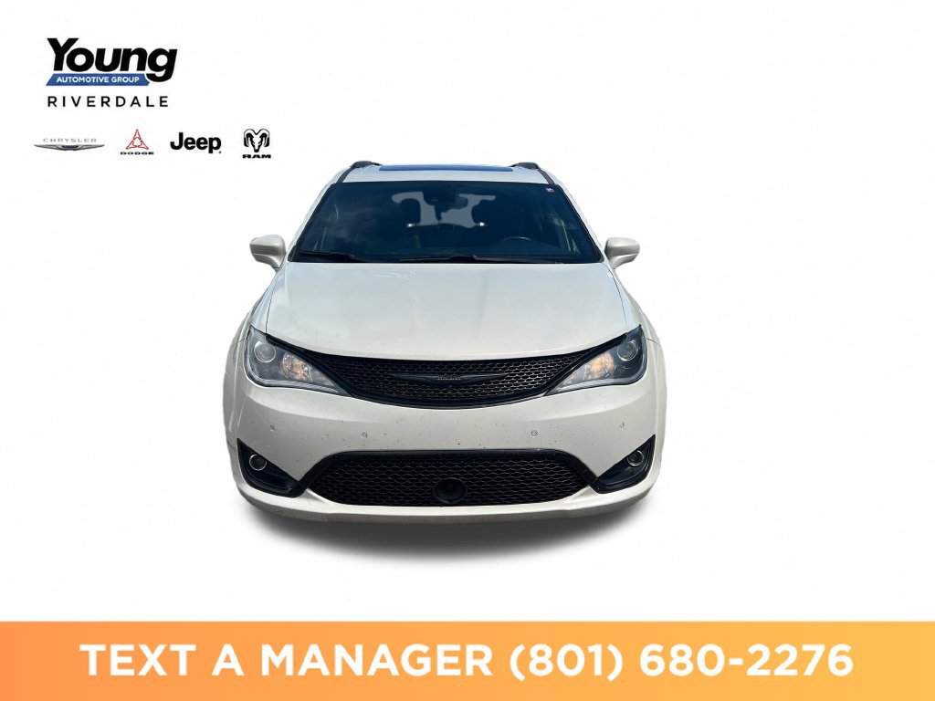 Used 2019 Chrysler Pacifica Touring-L FWD image 2