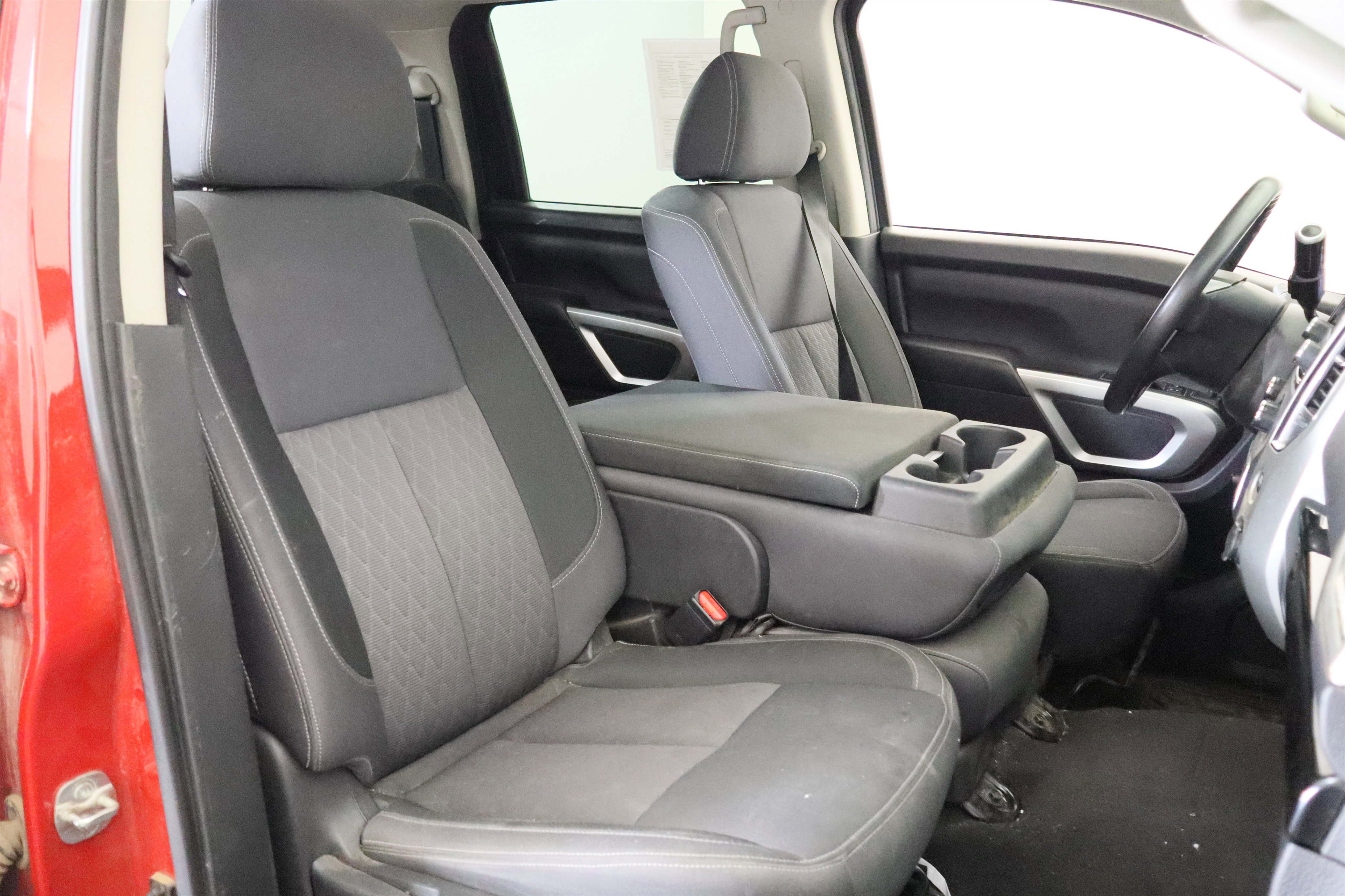 Used 2021 Nissan Titan SV w/ Accessory Utility Package AWD/4WD image 20