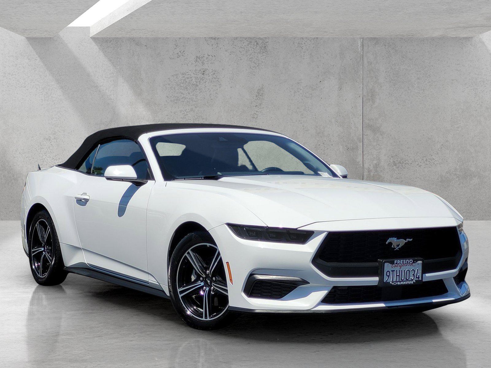 Used 2025 Ford Mustang Premium RWD image 1