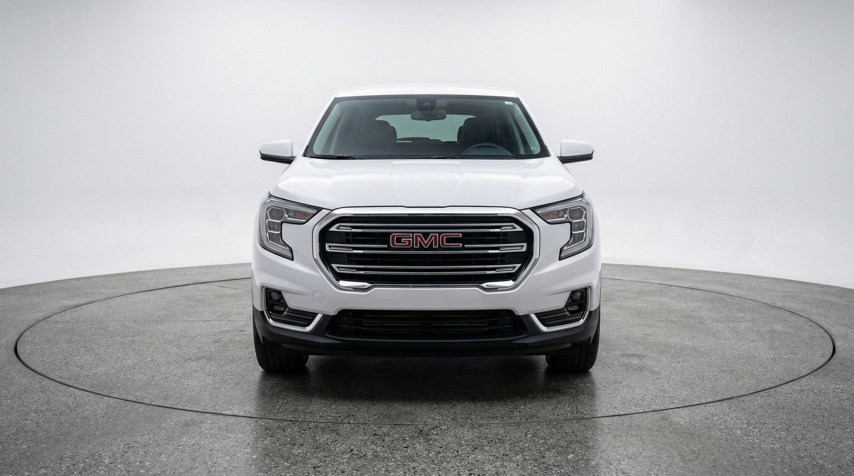 Used 2024 GMC Terrain SLE image 2