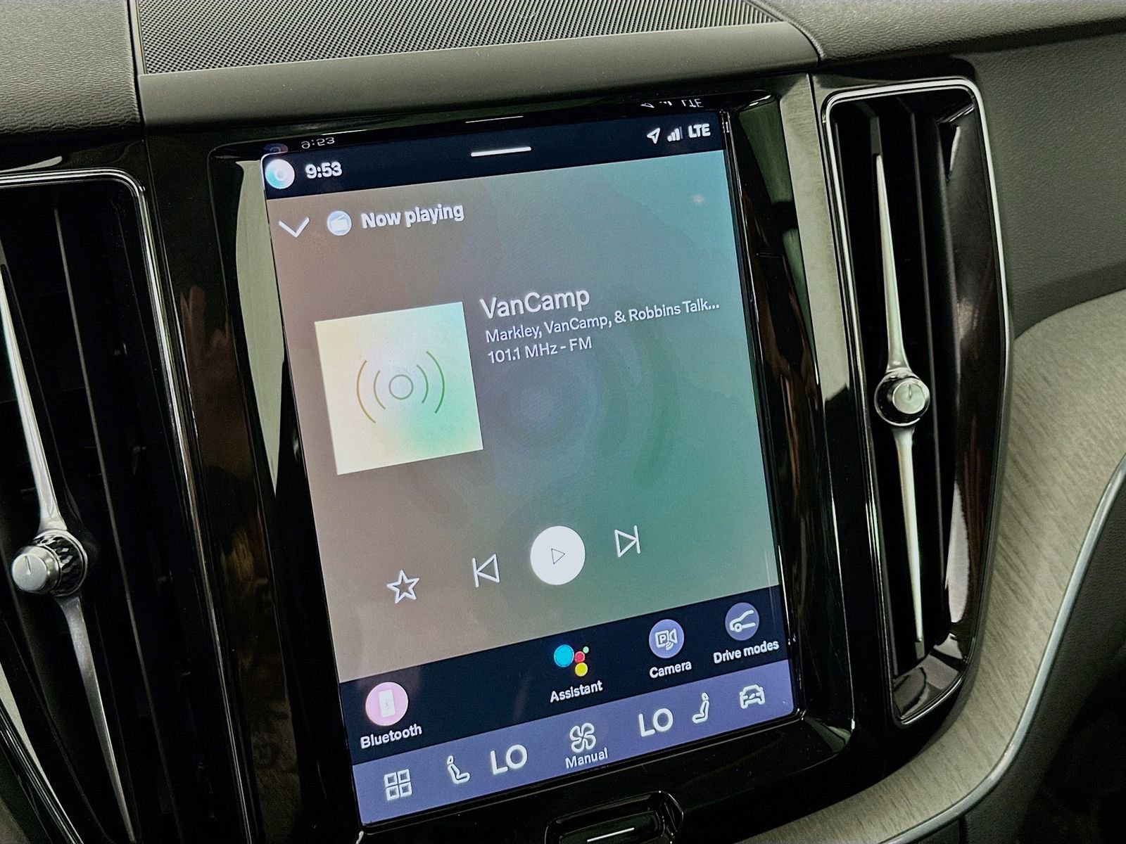 Used 2025 Volvo XC60 B5 Plus image 15