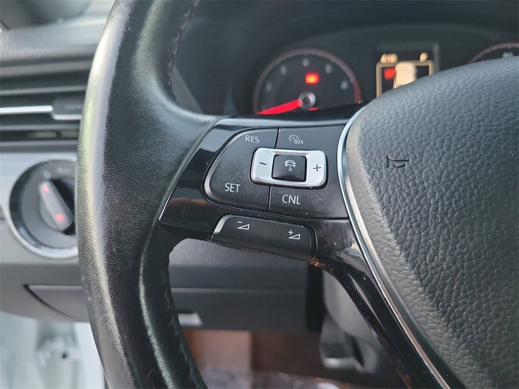 Certified 2022 Volkswagen Passat 2.0T R-Line image 20