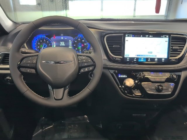 New 2026 Chrysler Pacifica Select image 12
