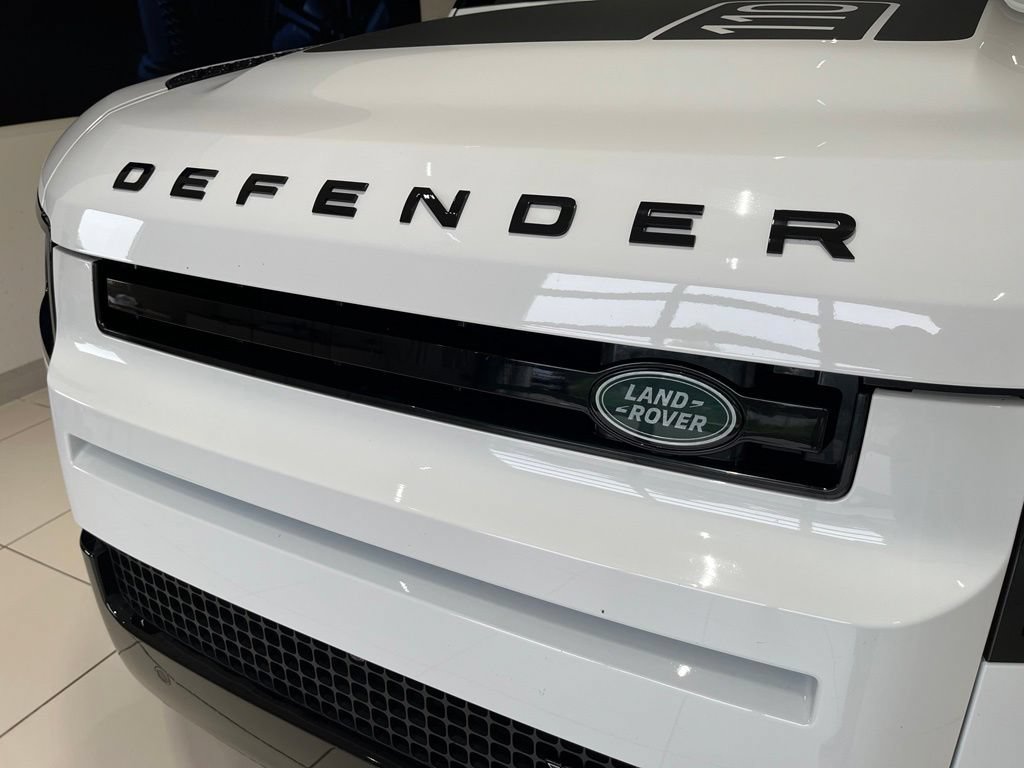 Used 2022 Land Rover Defender 110 X-Dynamic SE AWD/4WD image 14
