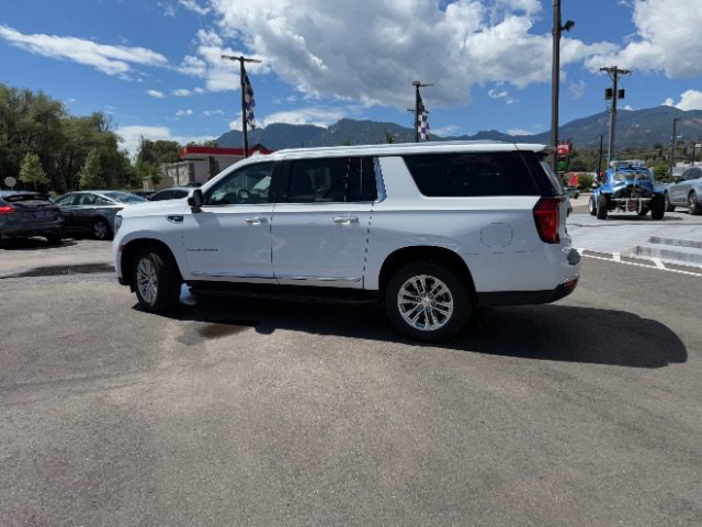 Used 2023 GMC Yukon XL SLT AWD/4WD image 16