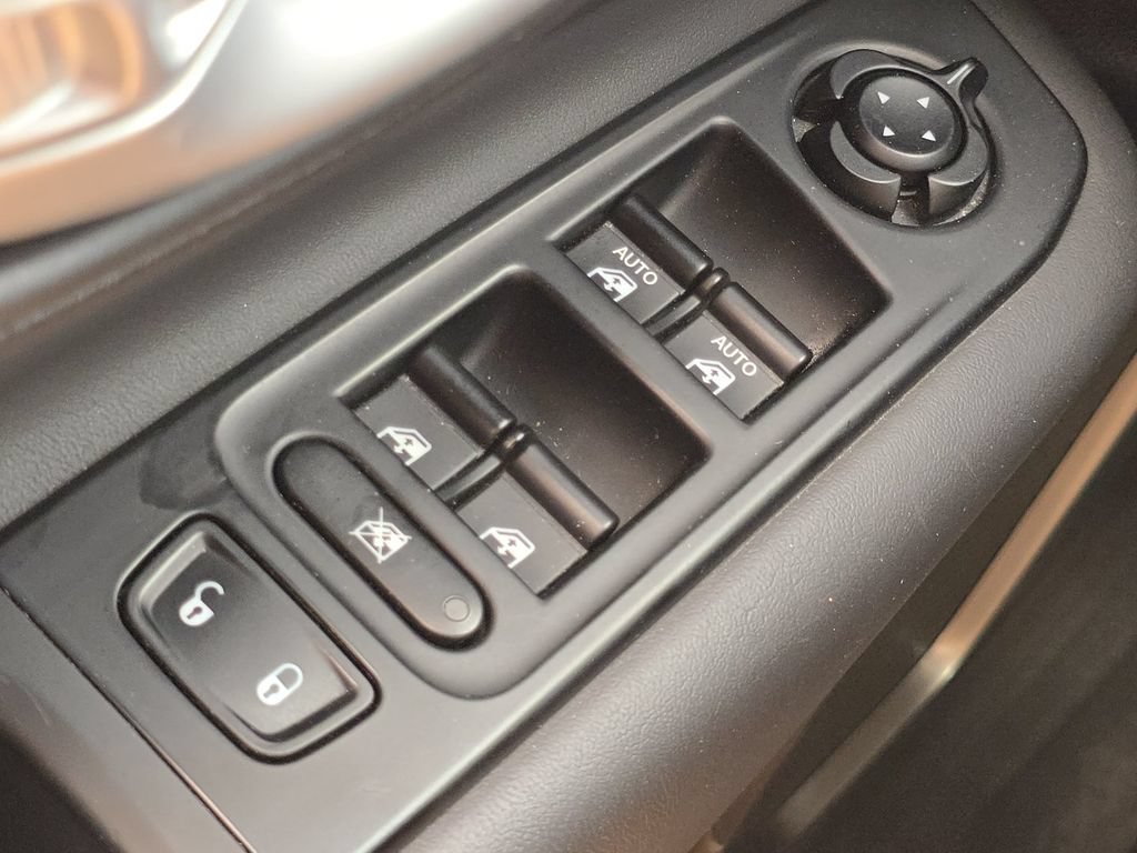 Used 2023 Jeep Renegade Latitude AWD/4WD image 23