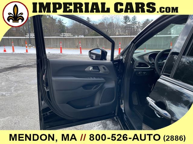 New 2026 Chrysler Pacifica Select image 26