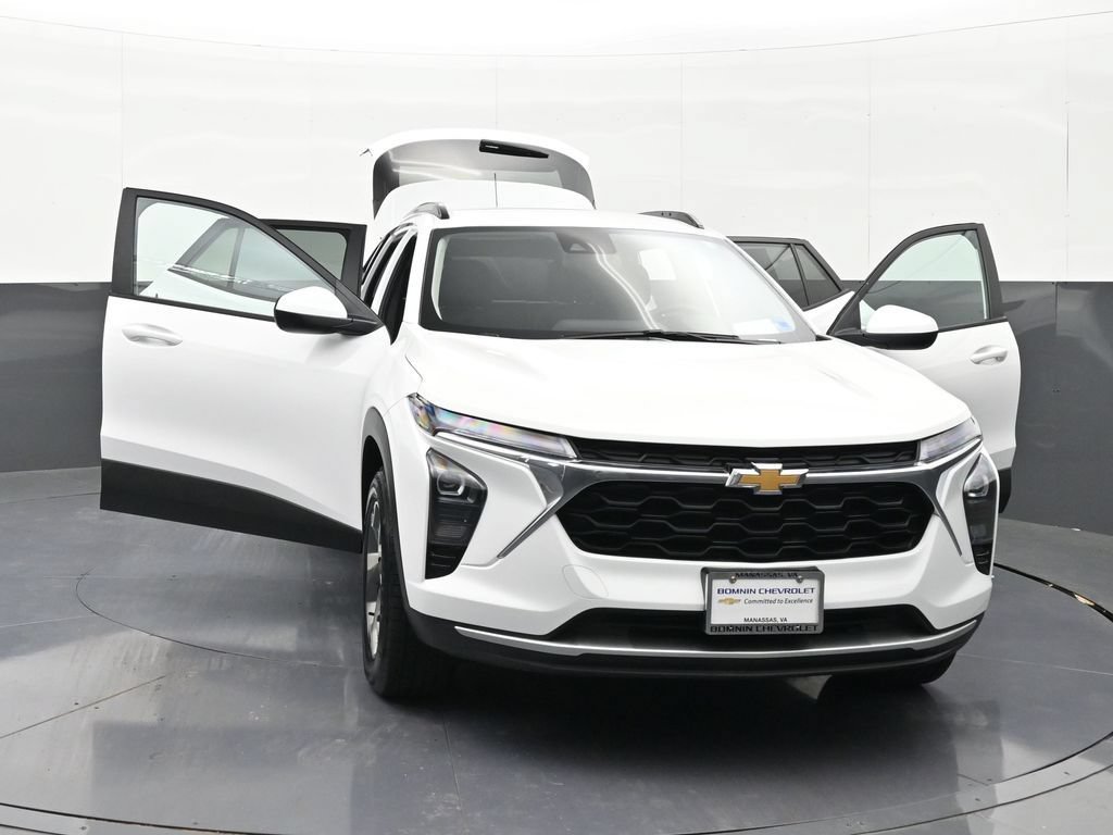 Certified 2025 Chevrolet Trax LT FWD image 42