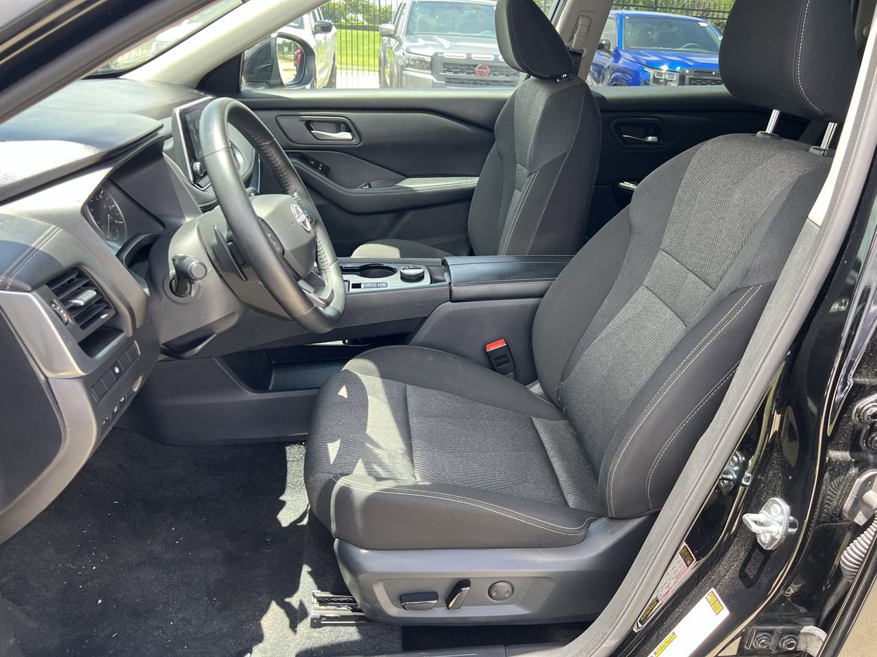Used 2025 Nissan Rogue SV AWD/4WD image 6