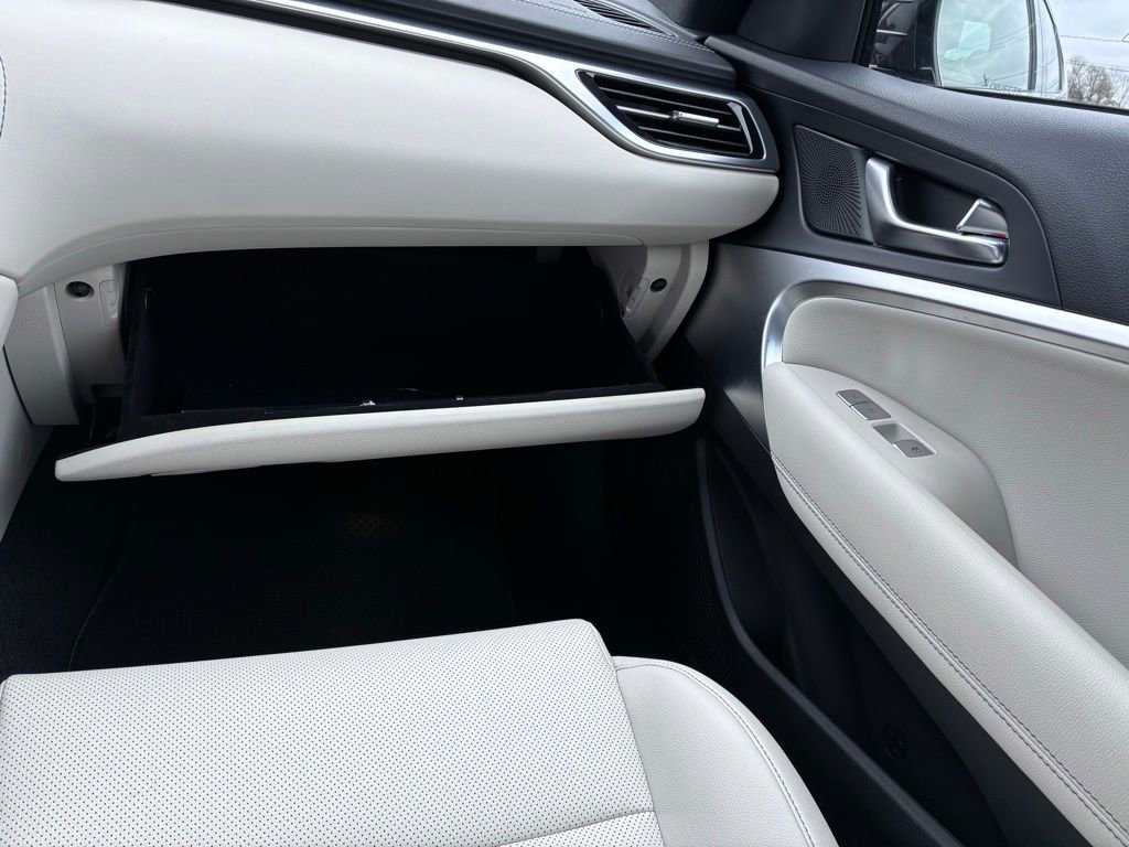 Used 2025 Genesis G70 2.5T image 38