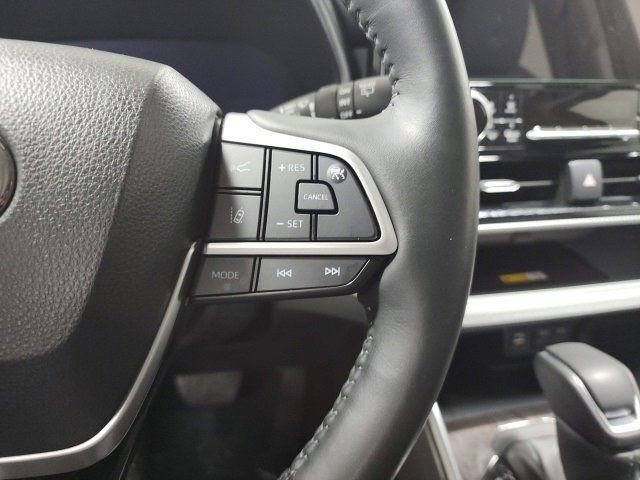 Used 2024 Toyota Highlander Platinum image 29