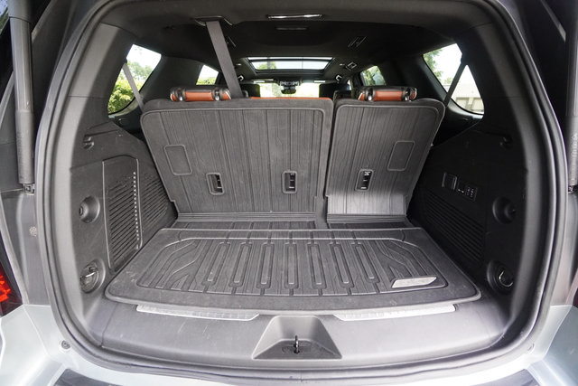 Used 2024 GMC Yukon Denali Ultimate AWD/4WD image 29
