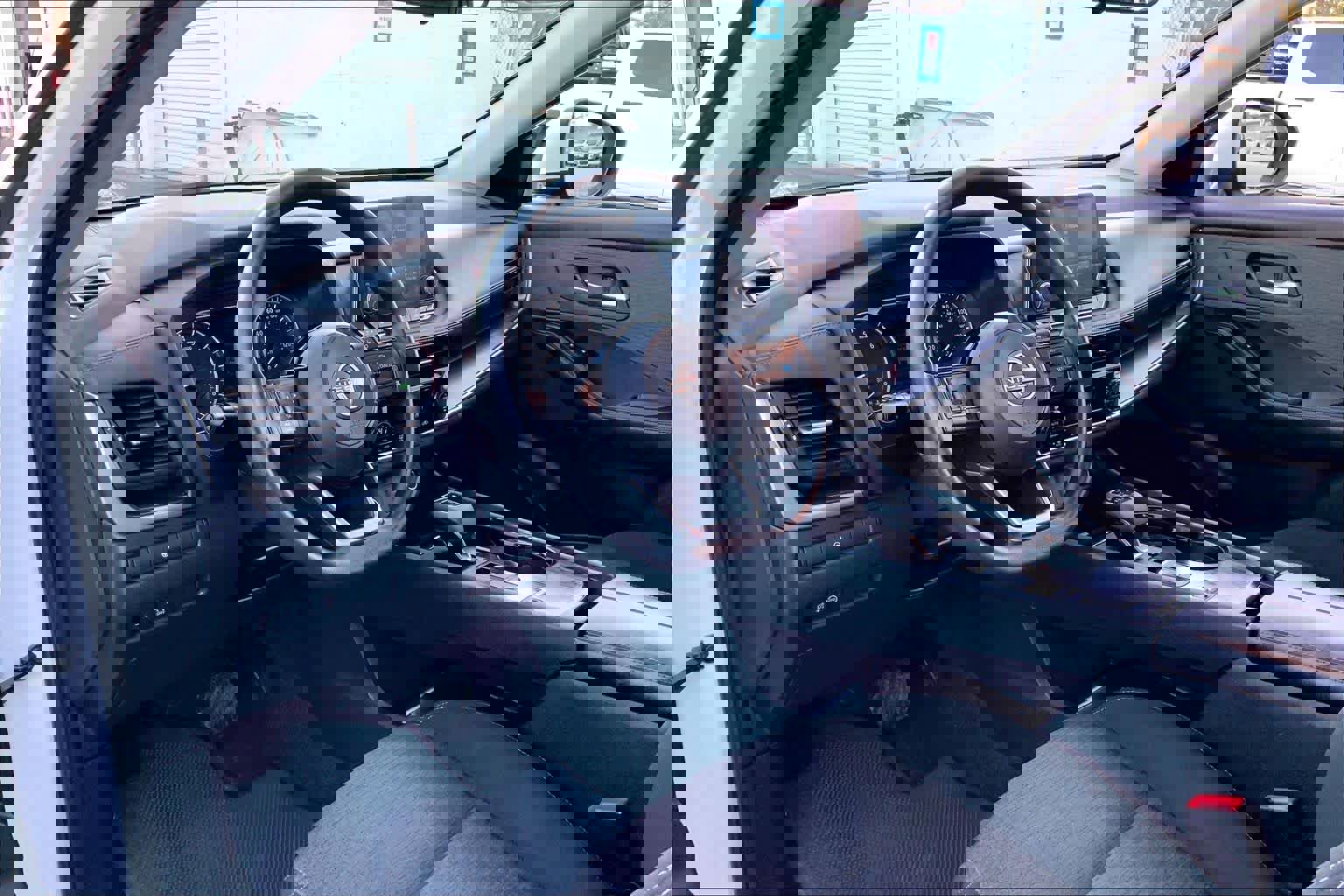 Used 2023 Nissan Rogue SV image 17