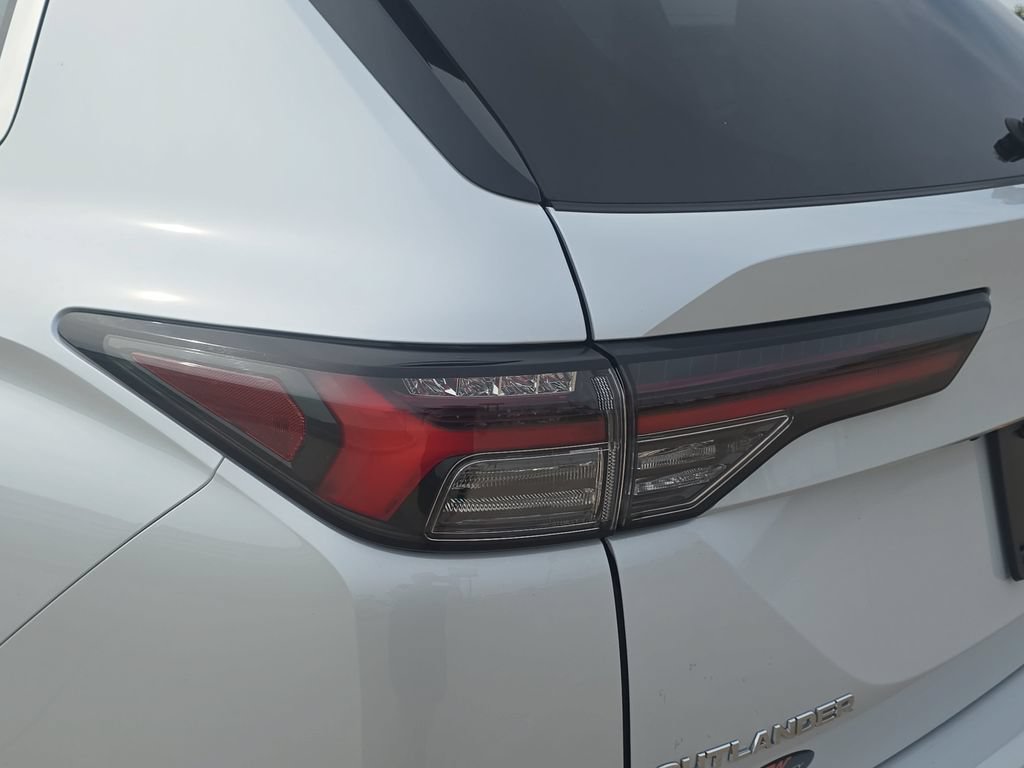 Used 2025 Mitsubishi Outlander SE AWD/4WD image 34