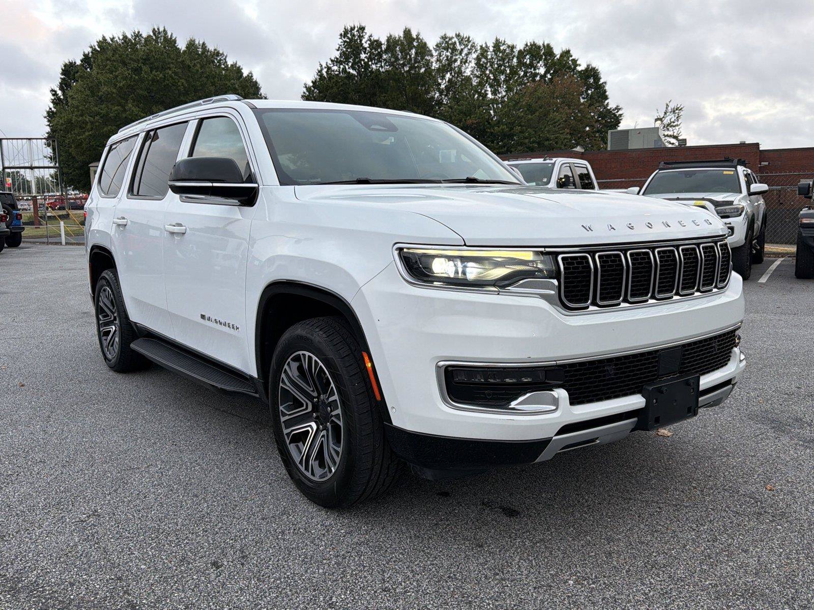 Used 2024 Jeep Wagoneer Series II w/ Flexible Seating Group RWD image 4