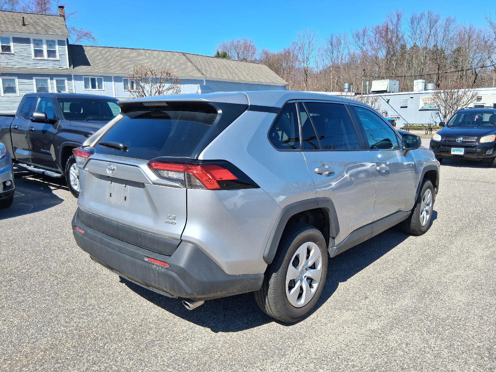 Used 2025 Toyota RAV4 LE image 7