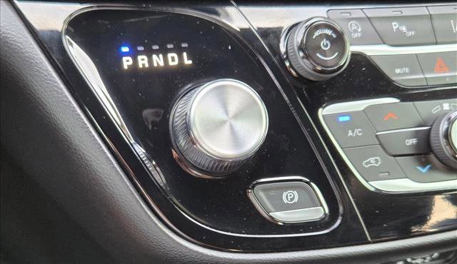 Used 2025 Chrysler Voyager LX image 13