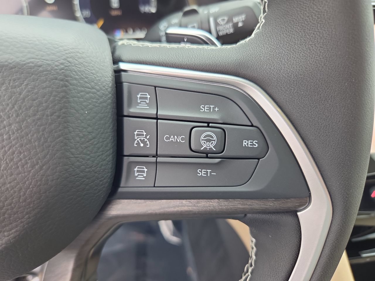 New 2026 Jeep Grand Cherokee L Limited AWD/4WD image 32