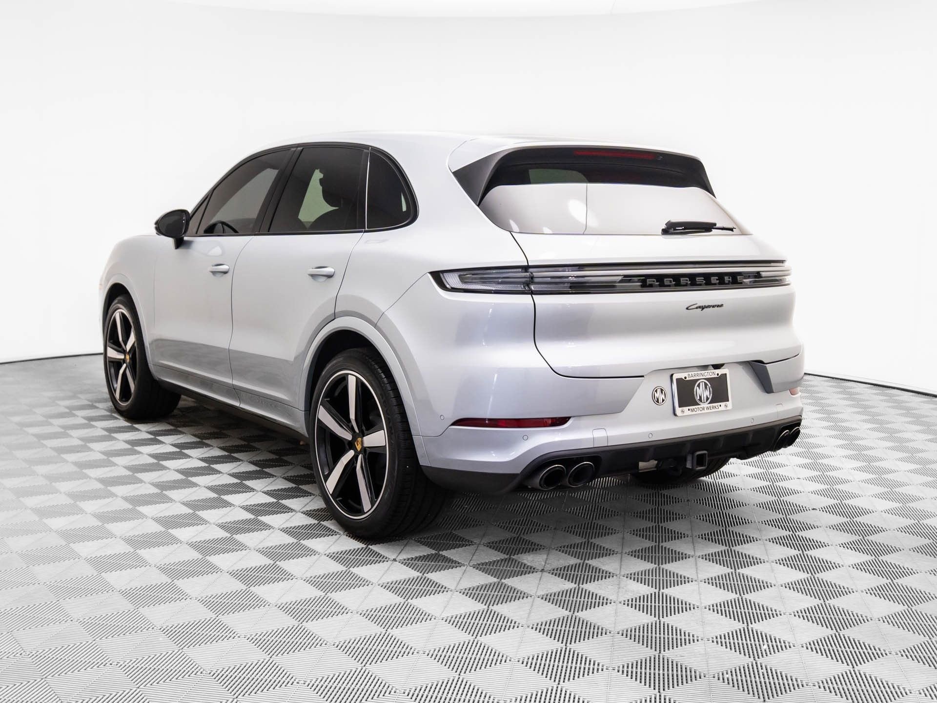 Certified 2024 Porsche Cayenne image 3