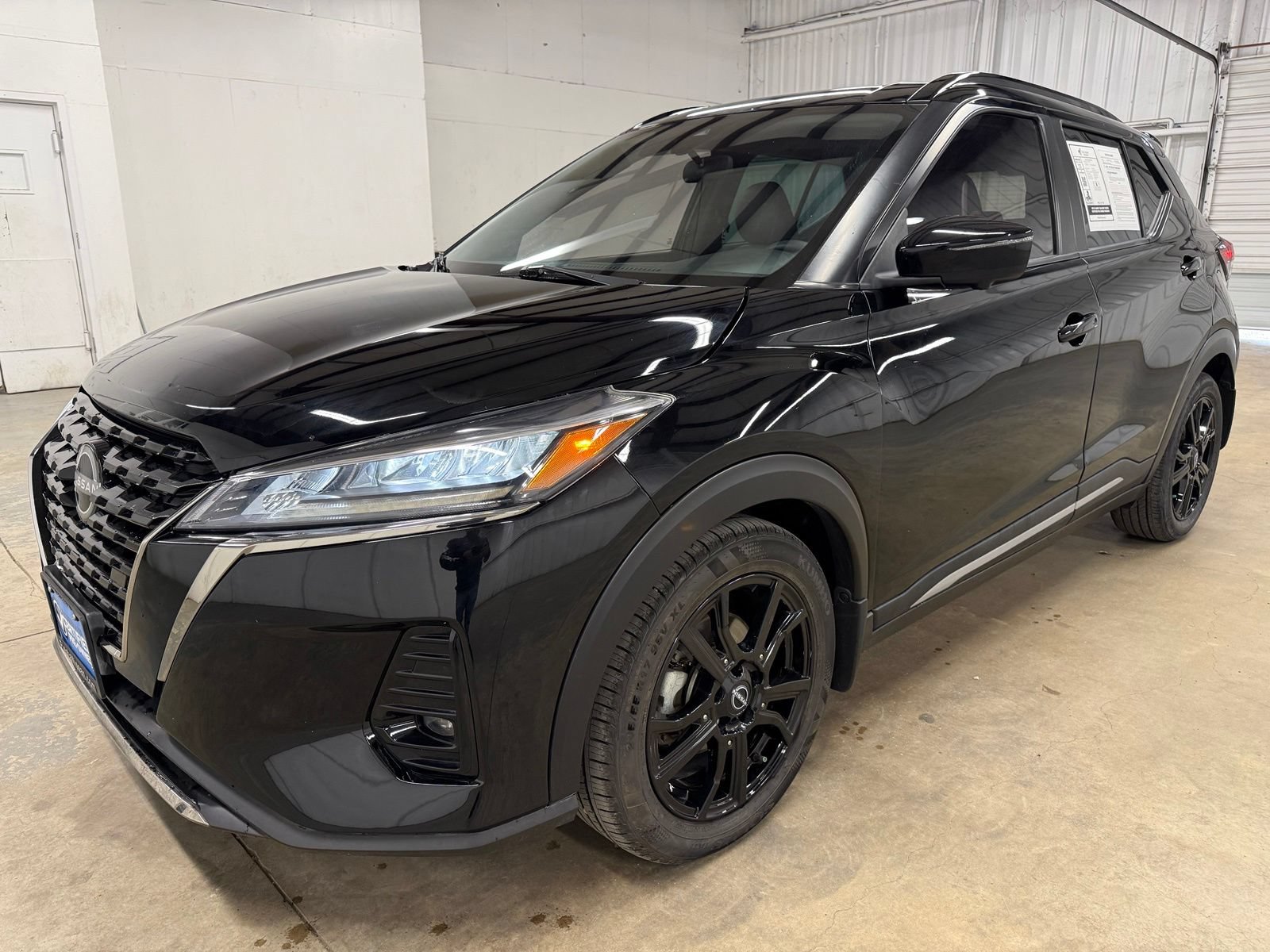 Used 2024 Nissan Kicks SR w/ SR Premium Package FWD image 2