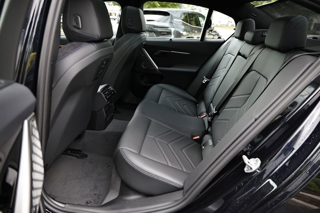 New 2026 BMW 550e xDrive w/ Executive Package AWD/4WD image 27