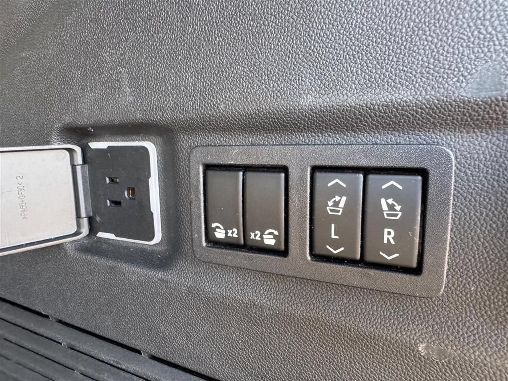 Used 2022 Chevrolet Suburban Premier AWD/4WD image 12