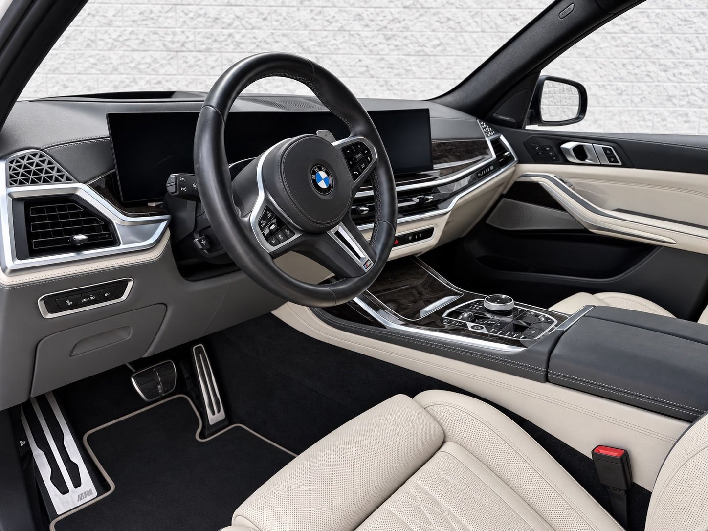 Used 2025 BMW X7 M60i AWD/4WD image 2