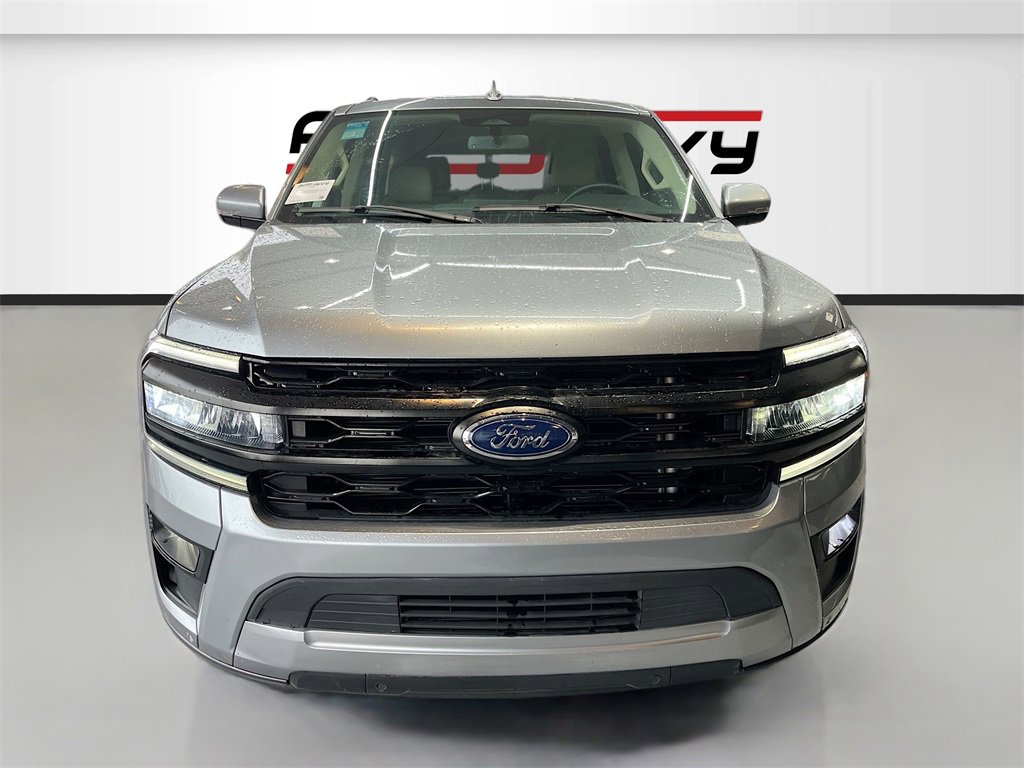 Used 2024 Ford Expedition XLT image 2