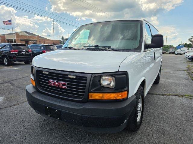Used 2017 GMC Savana 2500 RWD image 2
