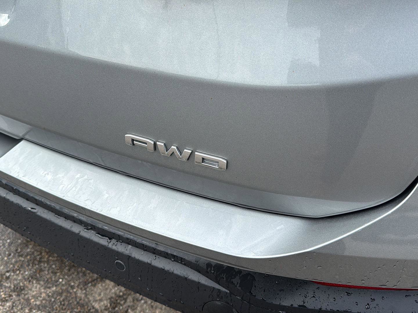 Used 2023 GMC Terrain SLE w/ Driver Convenience Package image 5