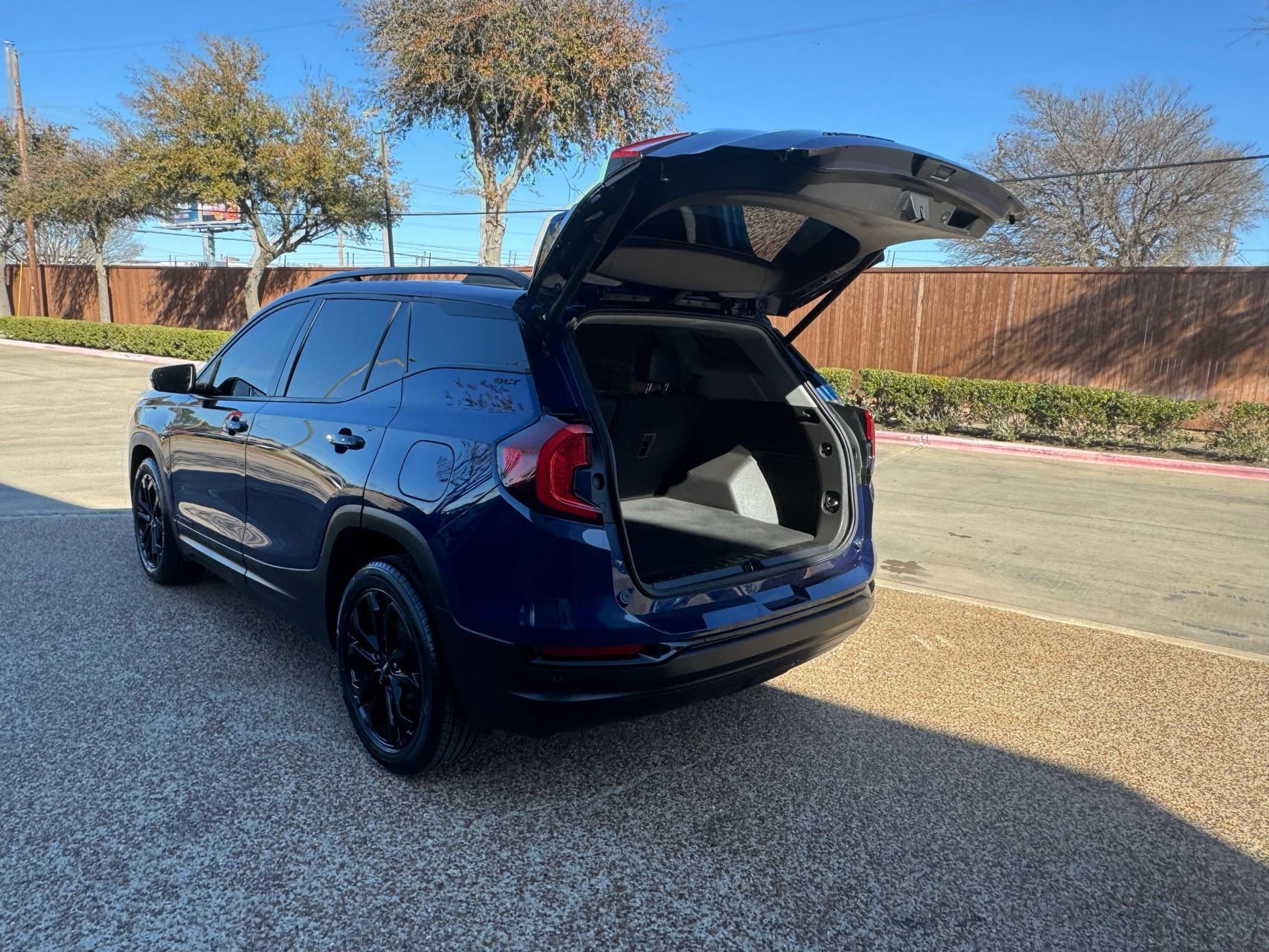 Used 2022 GMC Terrain SLT w/ Infotainment Package II FWD image 14