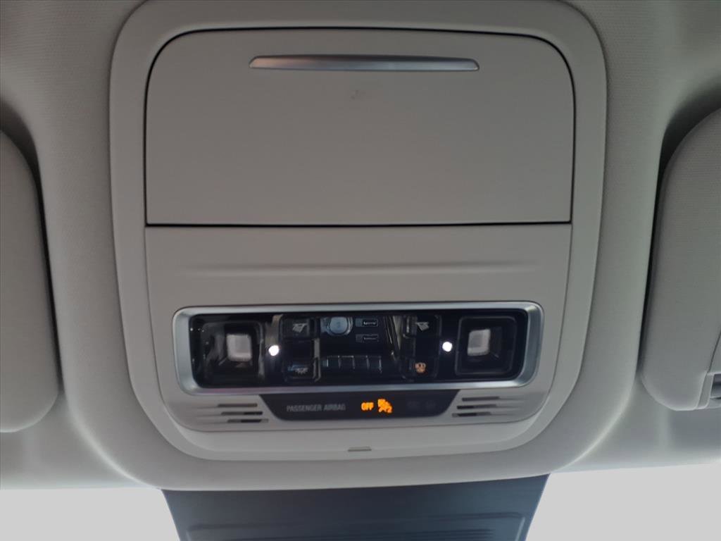 Used 2025 Lincoln Nautilus Premier image 18