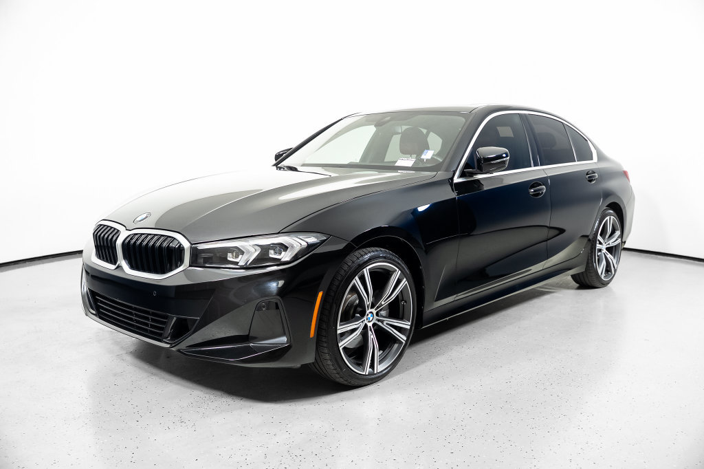 Used 2024 BMW 330i Sedan w/ Convenience Package RWD image 16