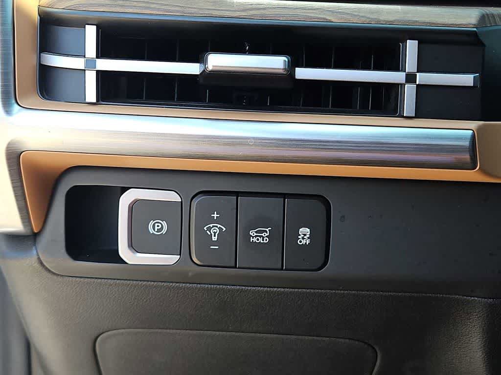 Used 2025 Hyundai Santa Fe Limited FWD image 21