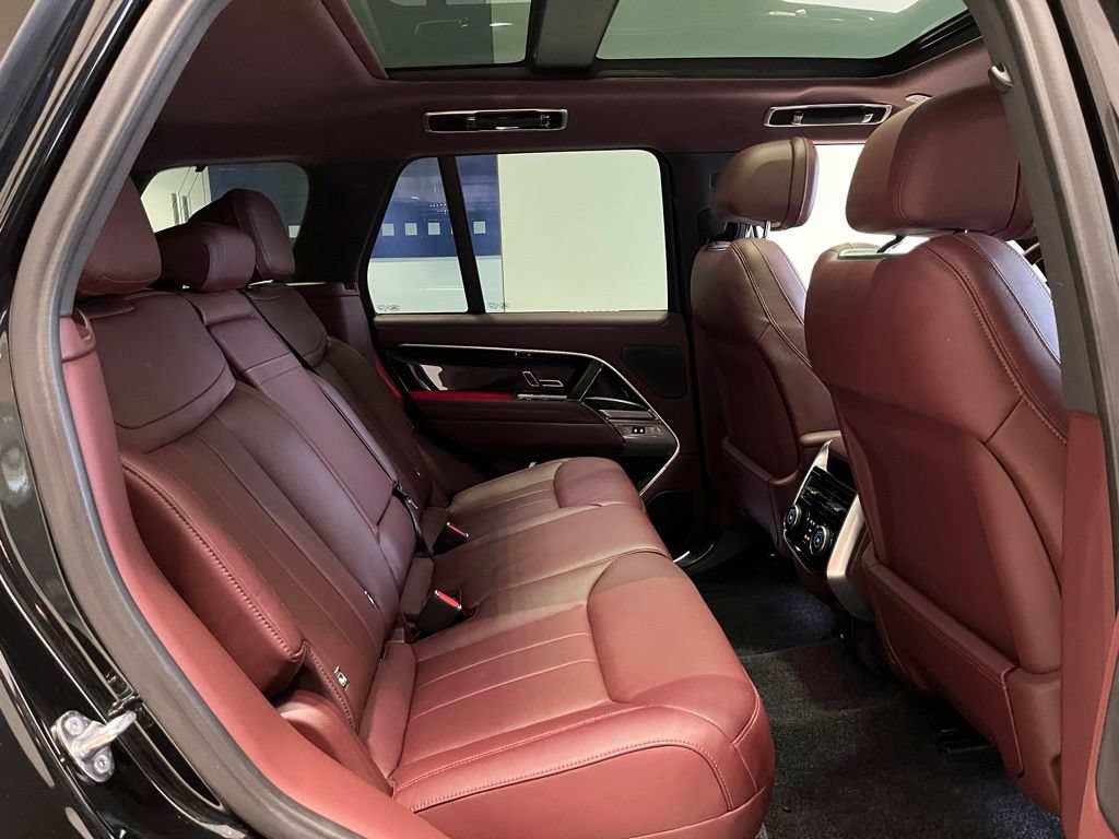 Certified 2025 Land Rover Range Rover SE AWD/4WD image 26