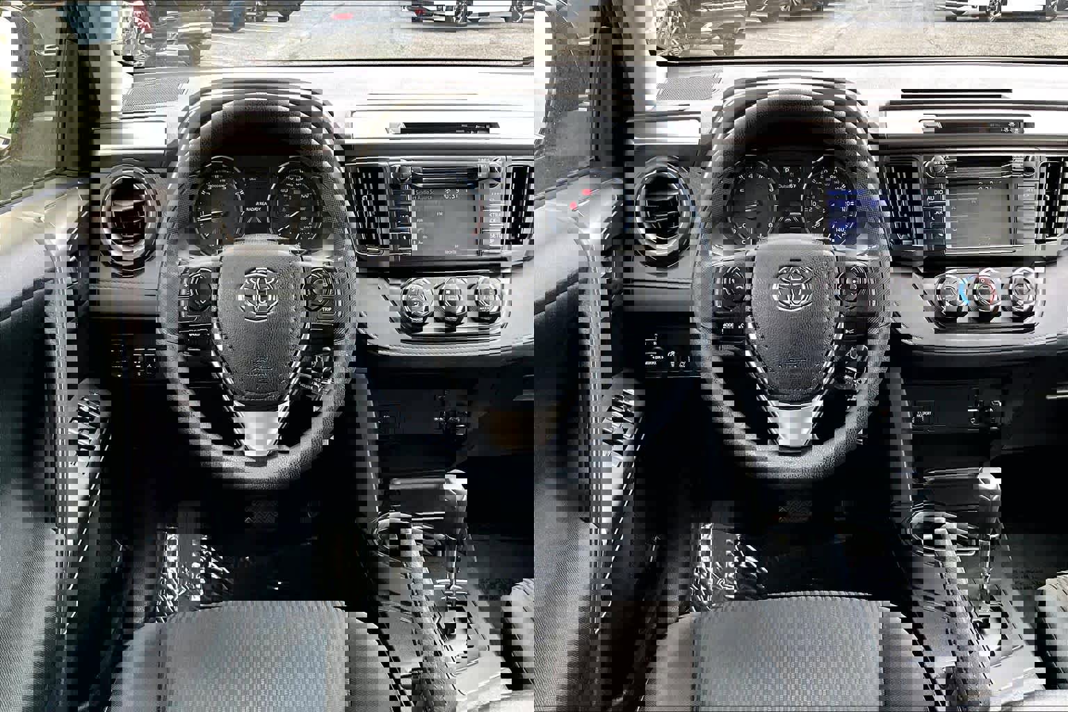 Used 2018 Toyota RAV4 LE image 6