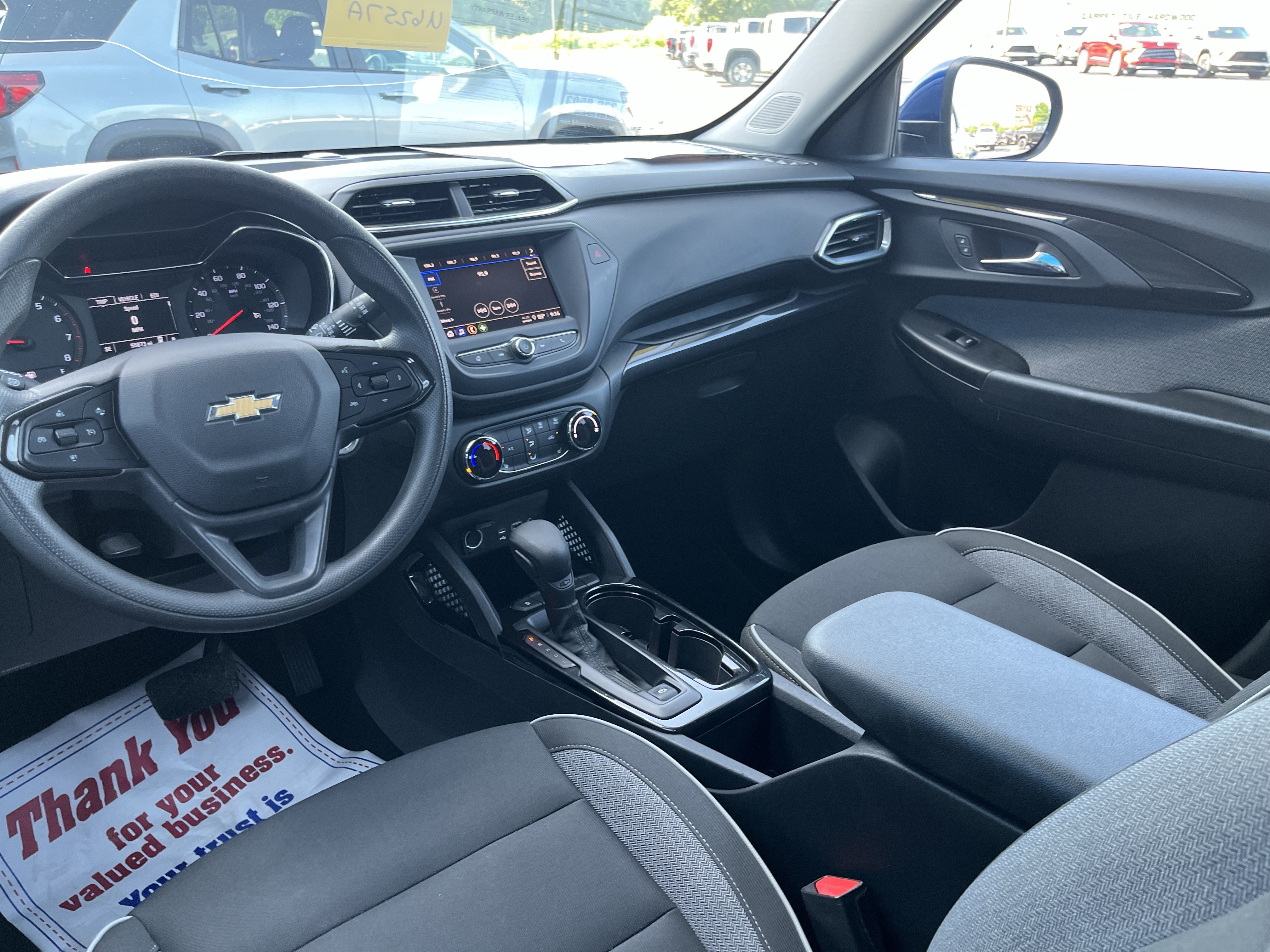 Used 2023 Chevrolet TrailBlazer LT FWD image 2