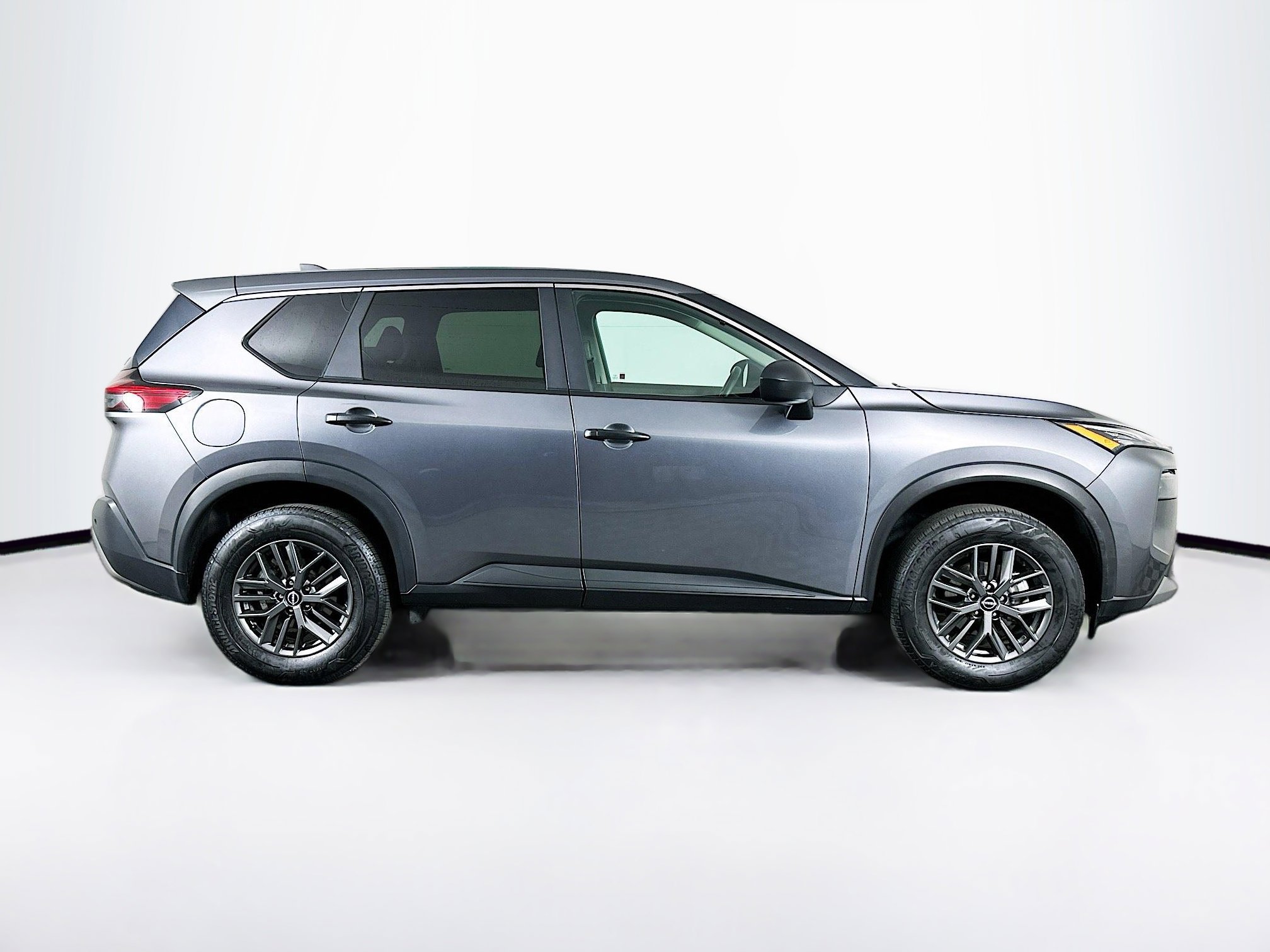 Used 2023 Nissan Rogue S image 10