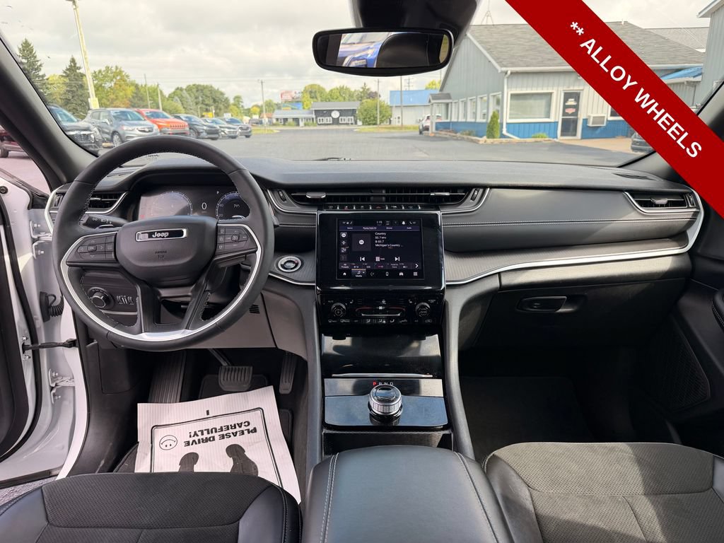 Used 2024 Jeep Grand Cherokee Altitude AWD/4WD image 16