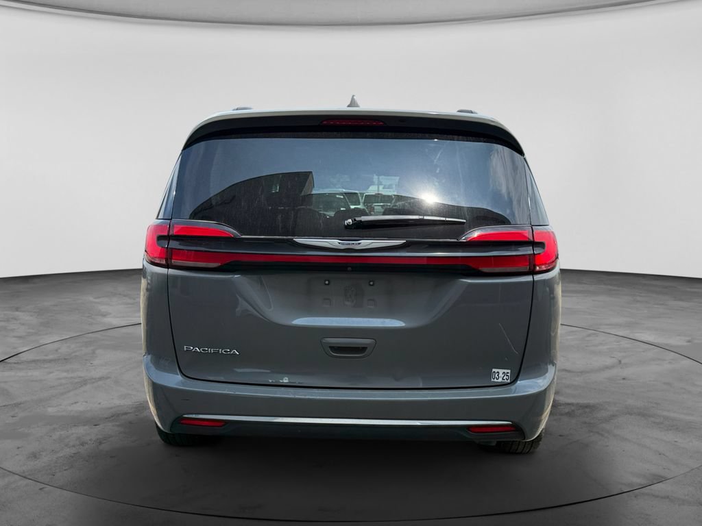 Used 2022 Chrysler Pacifica Touring-L FWD image 8