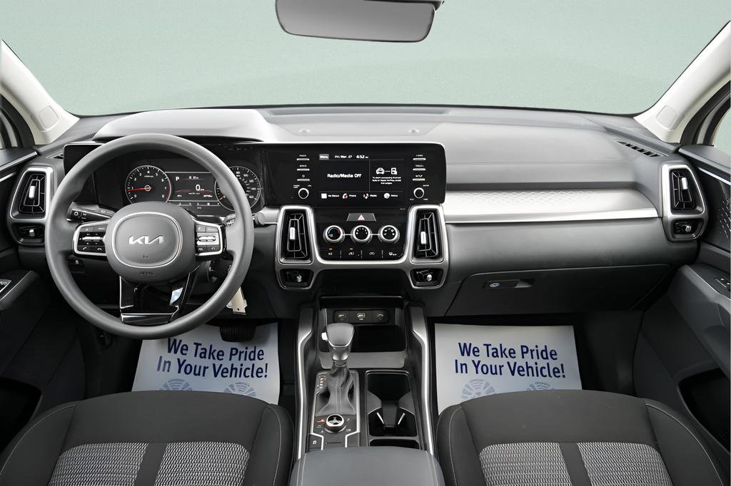 Used 2023 Kia Sorento LX AWD/4WD image 18
