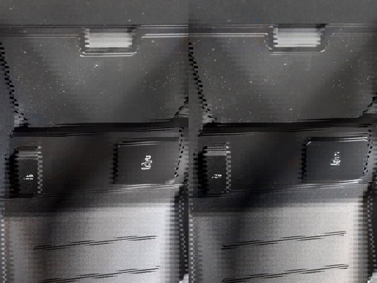 New 2026 Land Rover Defender 110 X-Dynamic SE image 33