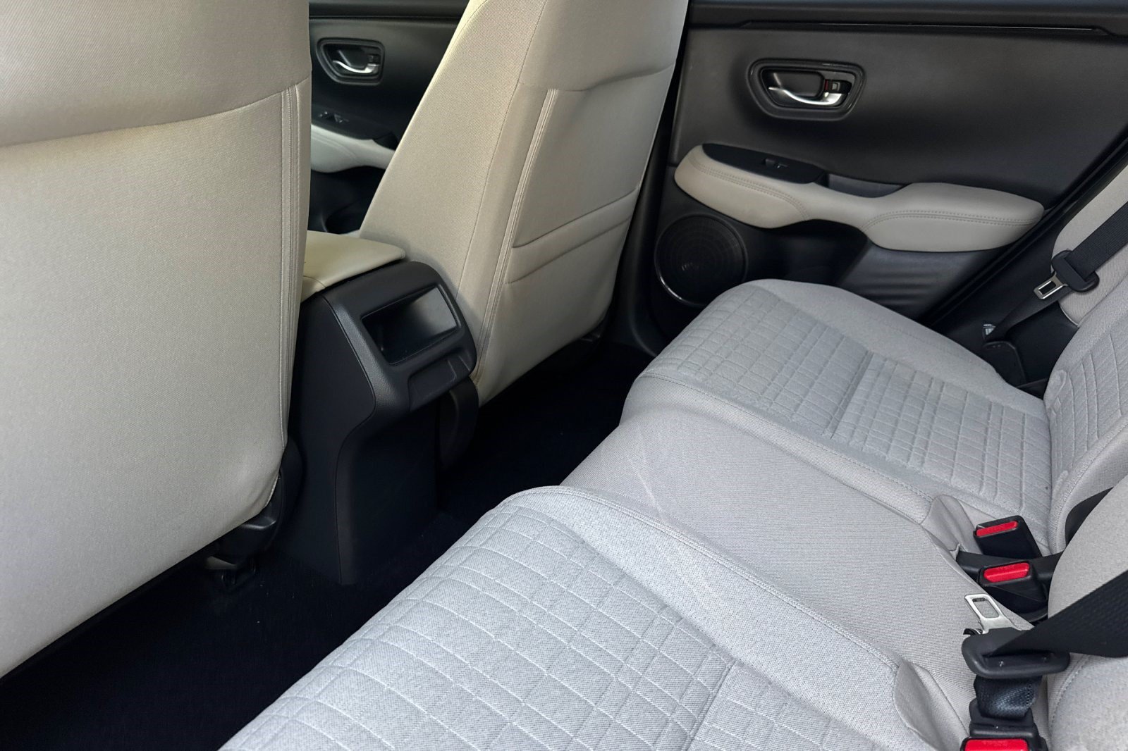 Certified 2025 Honda HR-V LX image 27