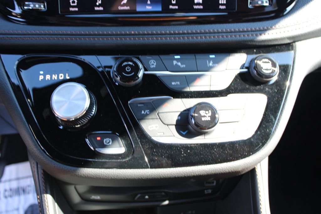 New 2026 Chrysler Pacifica Pinnacle image 23